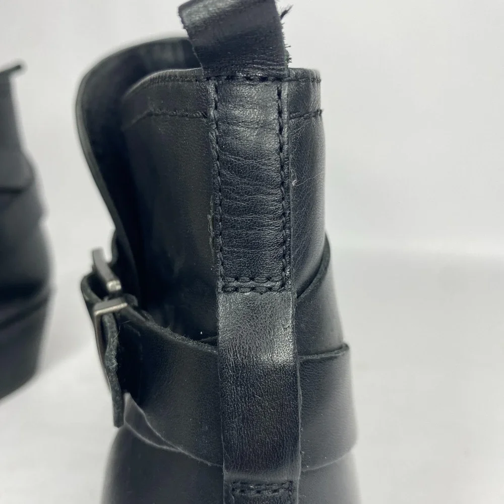 Vince Camuto VP-Peamer Womend Size 10‎ M Black Leather Bootie Strap Detail Zip